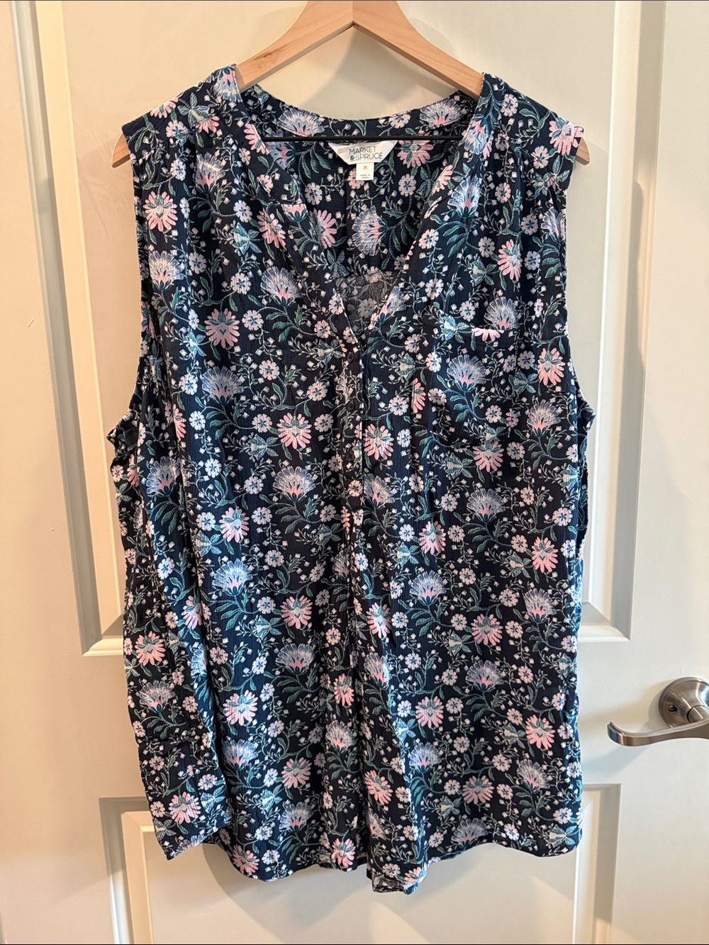 Market & Spruce Sleeveless Floral Top - Navy with Pink Flowers Size 3X